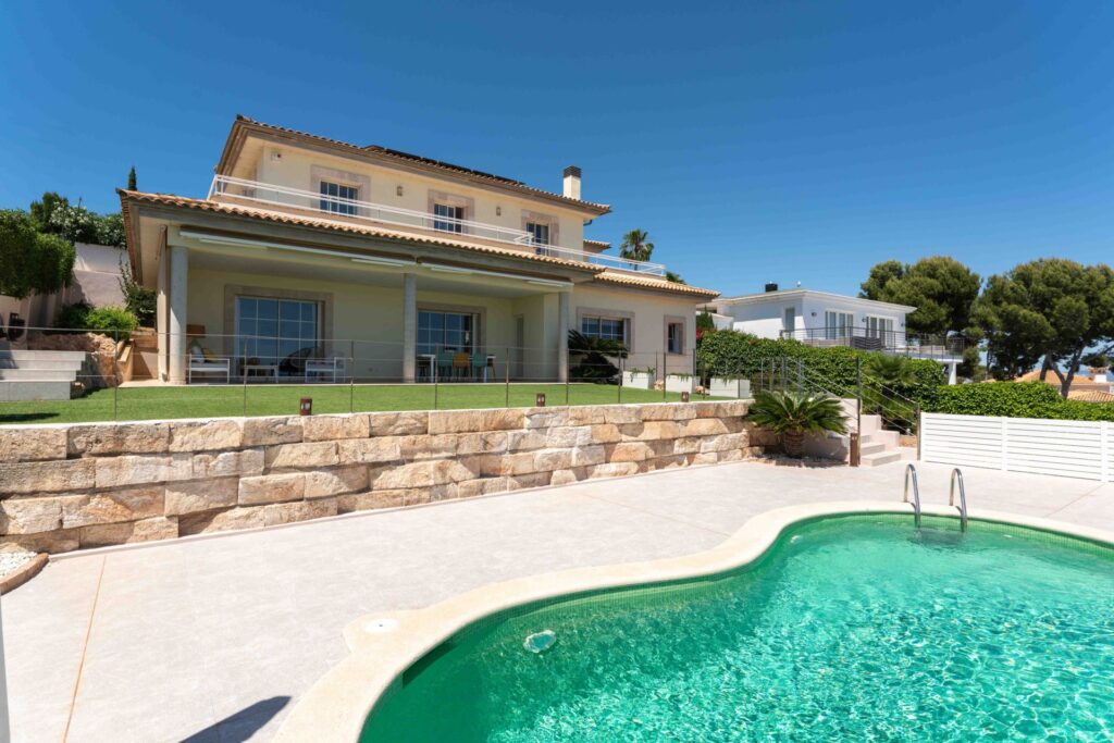 4-bed villa with sea views and pool for sale in Cas Català, Calvià