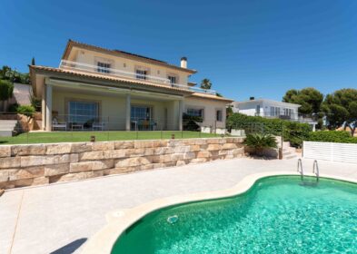 4-bed villa with sea views and pool for sale in Cas Català, Calvià
