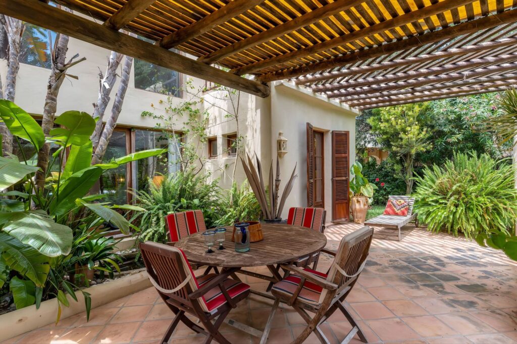 3-bed villa with pool for sale in Bonaire, Mallorca