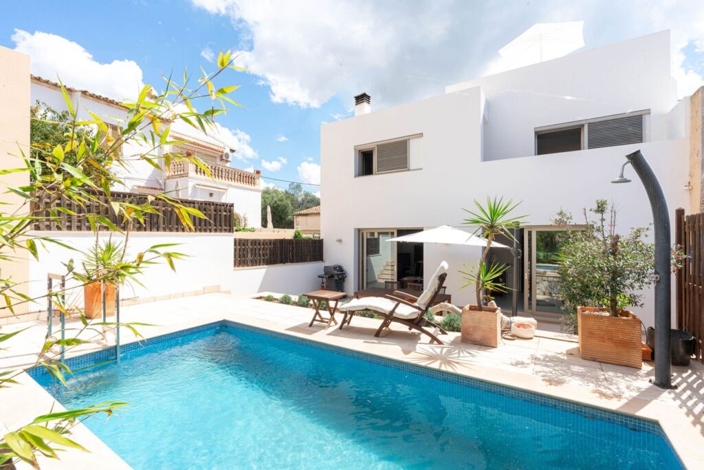 3-bed villa with pool and sea views for sale in Gènova, Palma