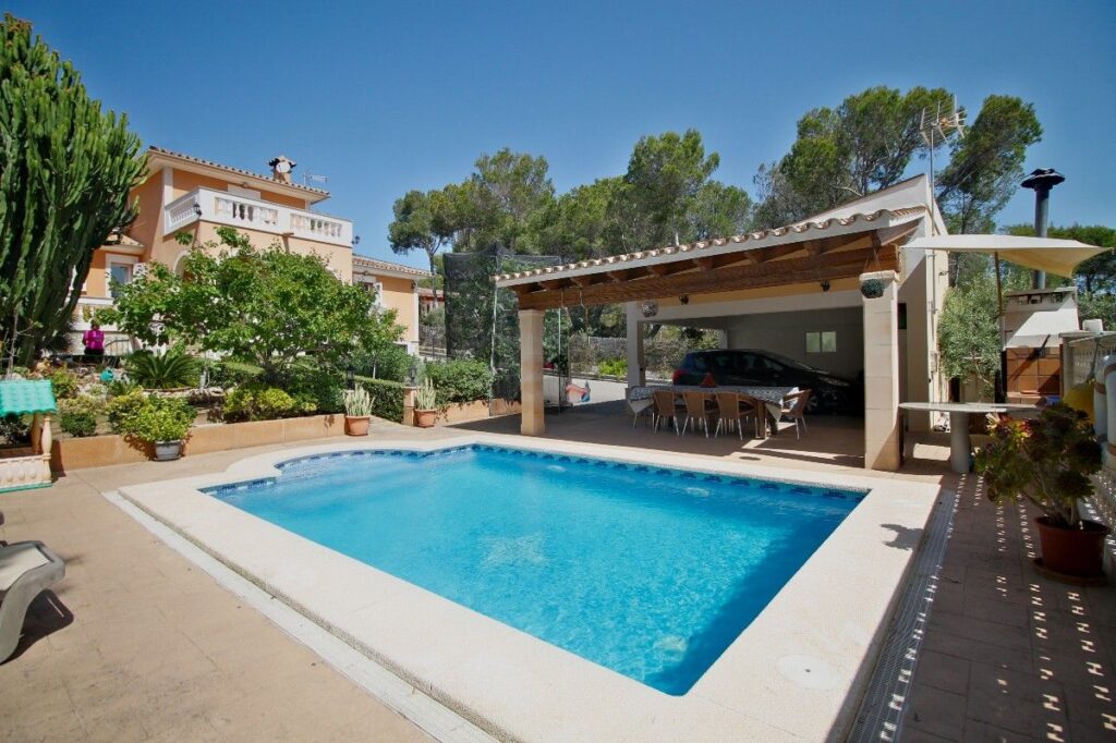 4-bed villa with pool and terraces for sale in Santa Ponsa, Calvià