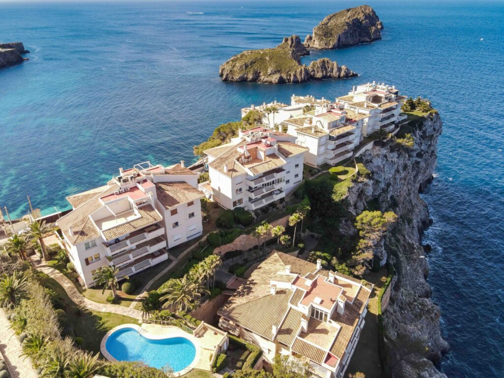Sea view apartment in Calvià, Mallorca with terrace and double parking