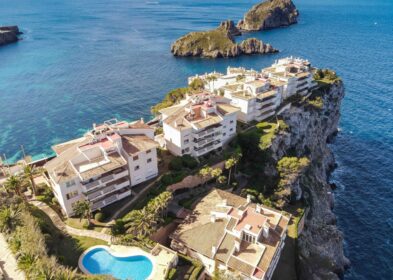 Sea view apartment in Calvià, Mallorca with terrace and double parking