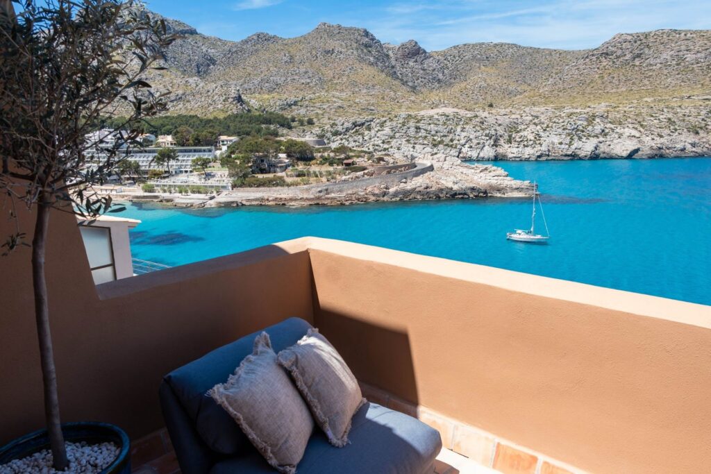 Modern 3-bed villa with sea views and terraces in Cala Sant Vicenç, Mallorca