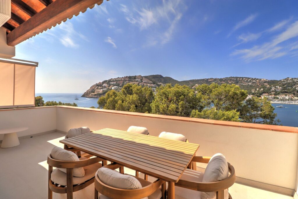 Apartment with sea views for sale in Andratx, Mallorca