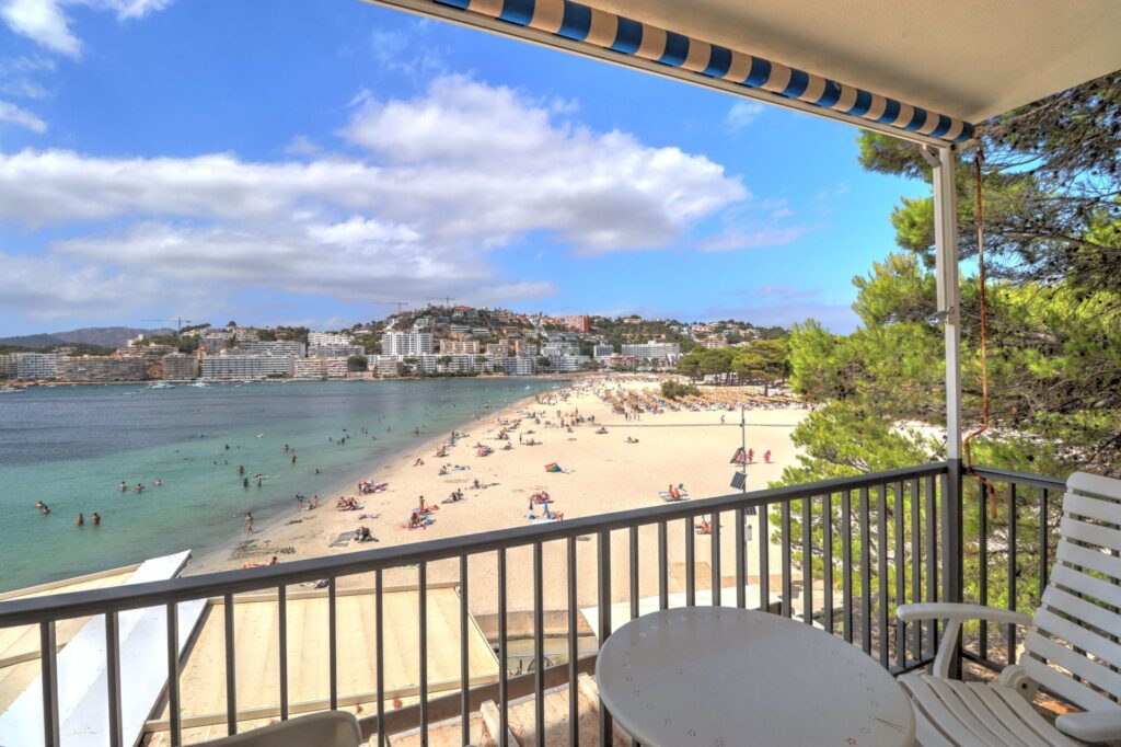 2-bed beachfront apartment in Santa Ponsa, Calvià