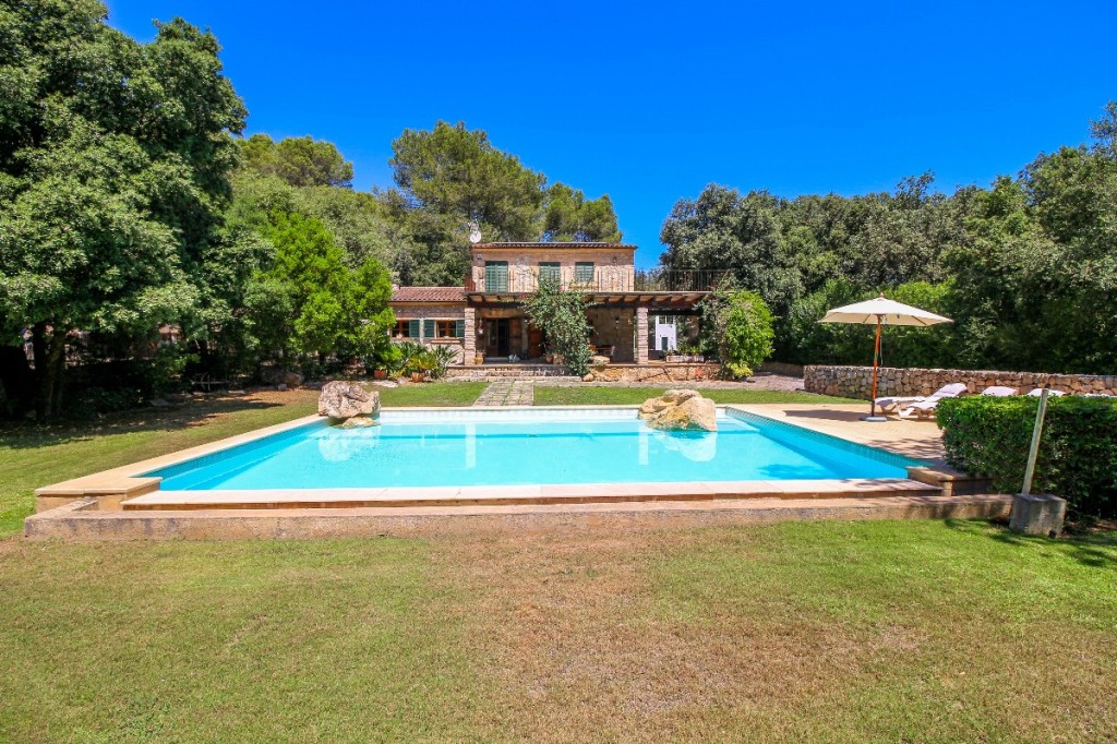 3-bed traditional villa with private pool for sale in Sa Pobla, Mallorca