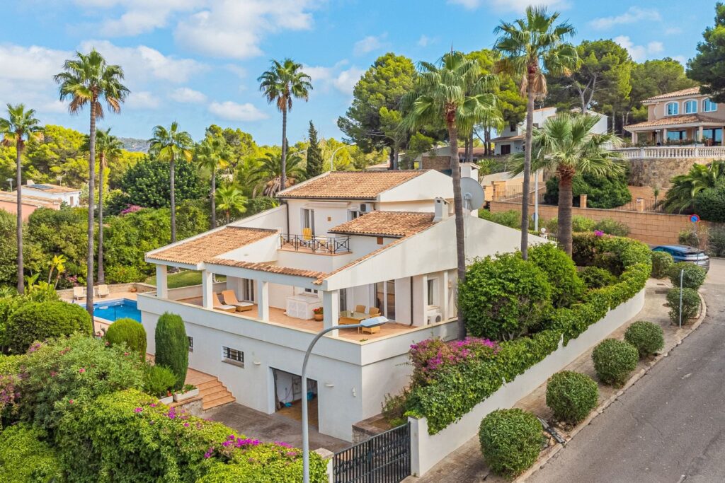 3-bed villa with pool and garden in Nova Santa Ponsa Calvia Mallorca