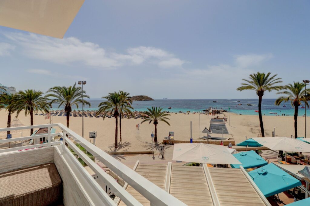 2-bed beachfront apartment in Calvià, Mallorca