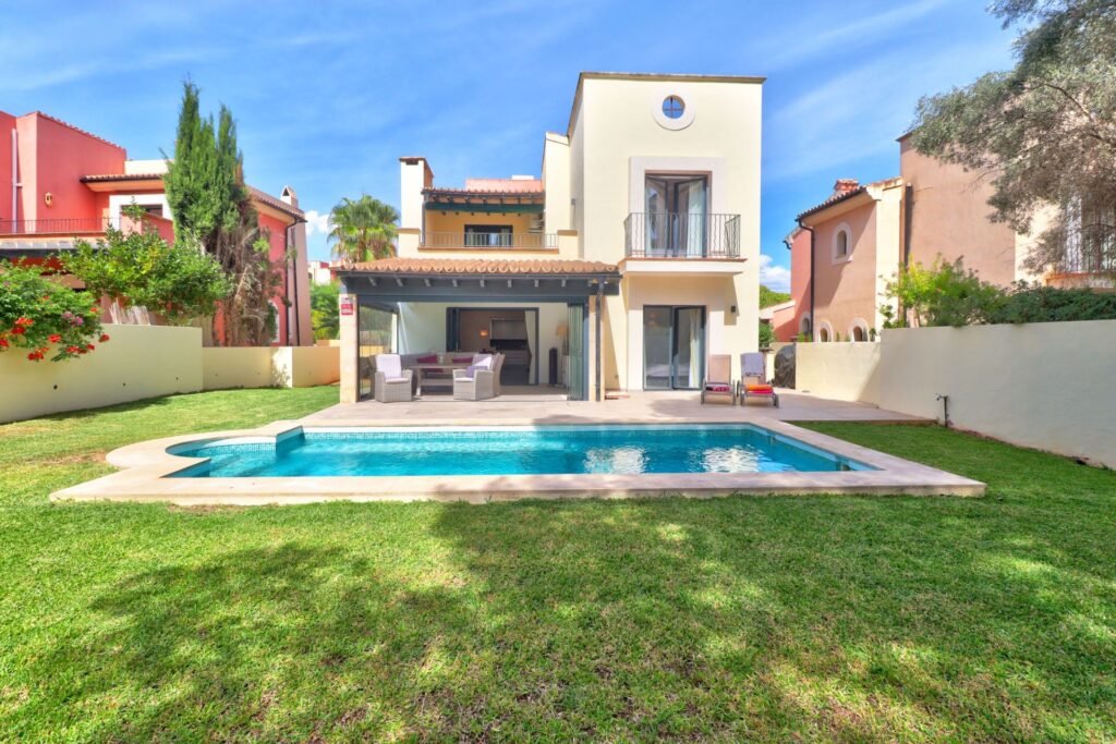 4-bed villa with private pool and golf views in Nova Santa Ponsa, Mallorca
