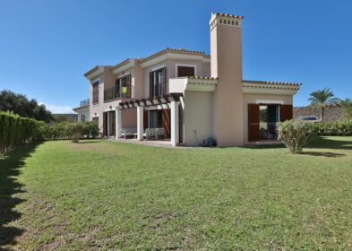 3-bed villa with golf views and communal pool in Calvia, Mallorca