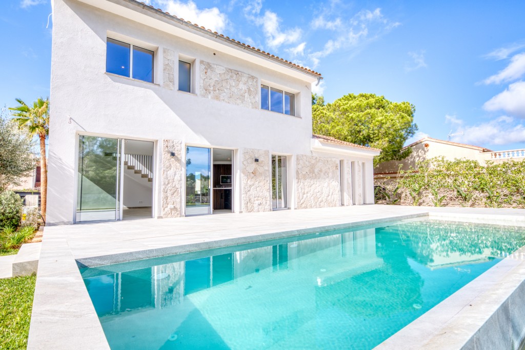 4-bed villa with infinity pool and sea views in El Toro, Port Adriano, Mallorca