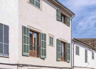 4-bed contemporary townhouse with pool and garage in central Pollensa, Mallorca