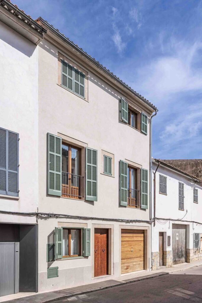 4-bed contemporary townhouse with pool and garage in central Pollensa, Mallorca