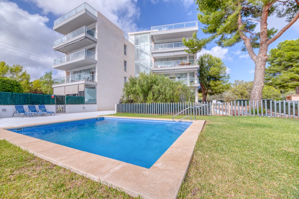 4-bed apartment with terrace and pool in Portals Nous, Mallorca