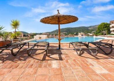 2-bed garden apartment with sea and golf views in Bendinat Mallorca