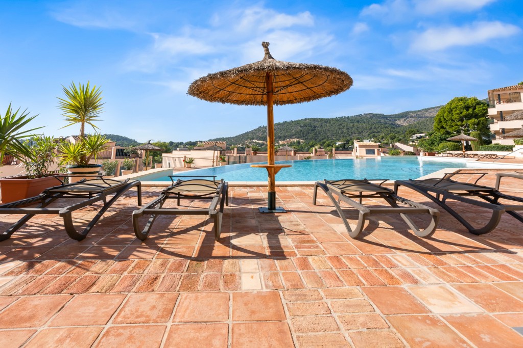 2-bed garden apartment with sea and golf views in Bendinat Mallorca