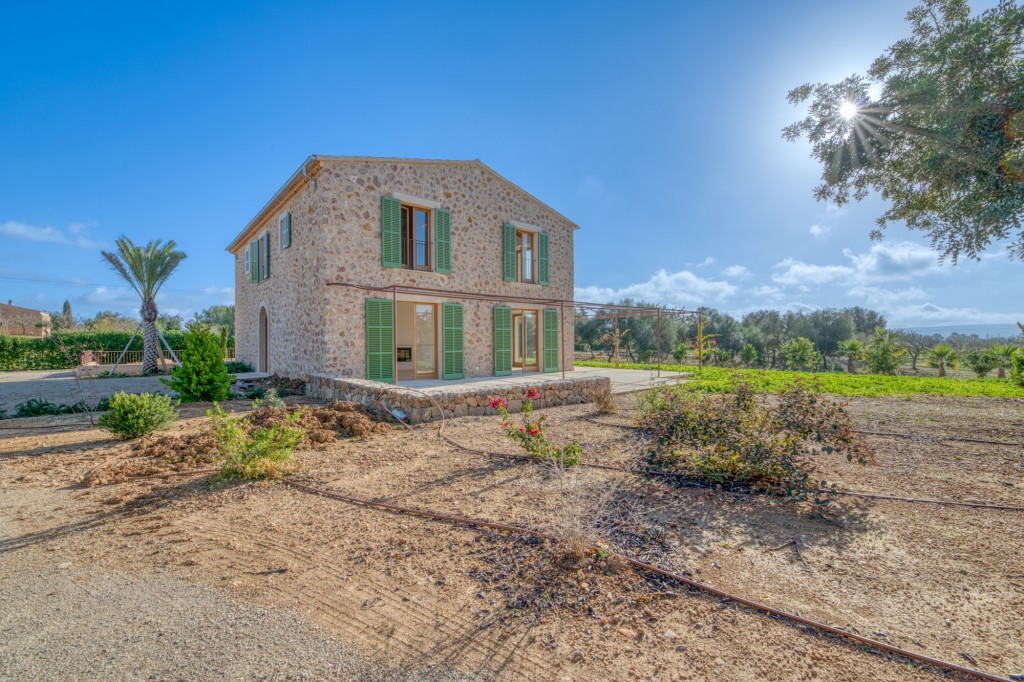 Newly built 4-bed finca with pool and mountain views in Alaró, Mallorca
