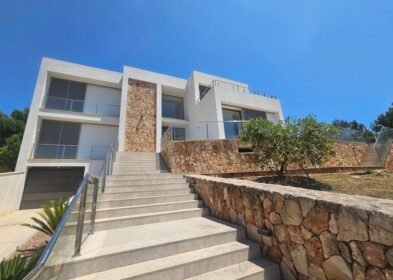 4-bed sea view villa with pool and garage in Cala Vinyes Mallorca