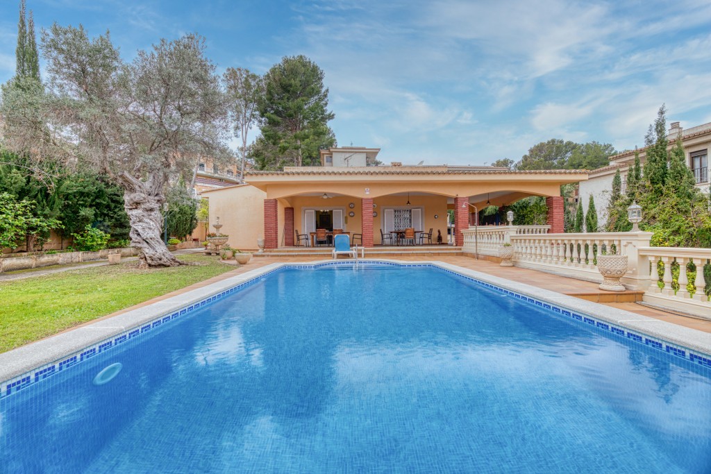 5-bed detached house with pool and gardens in Santa Ponsa, Mallorca