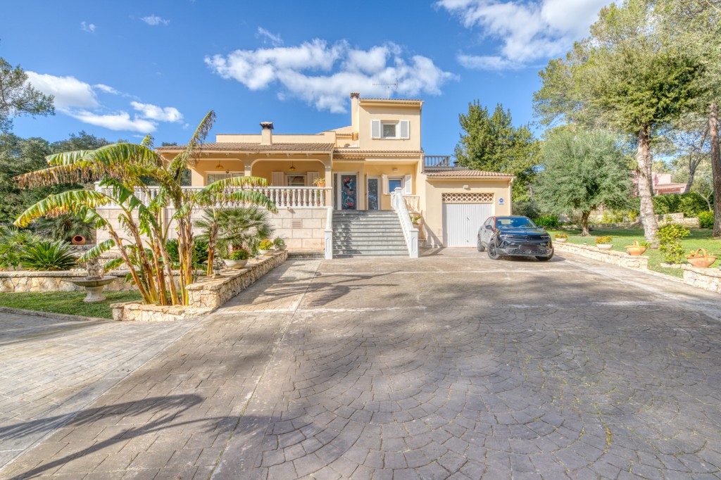 5-bed villa with pool, terraces and gardens in Son Toni, Pollensa, Mallorca