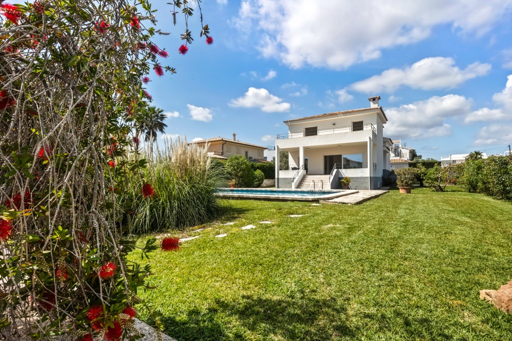 3-bed detached villa with pool, coastal views and holiday rental licence in Llenaire, Port de Pollensa, Mallorca