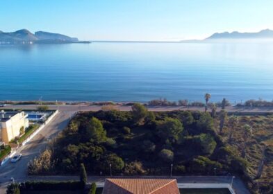 3-bed luxury beachfront apartment with sea and mountain views in Port de Pollenca, Mallorca