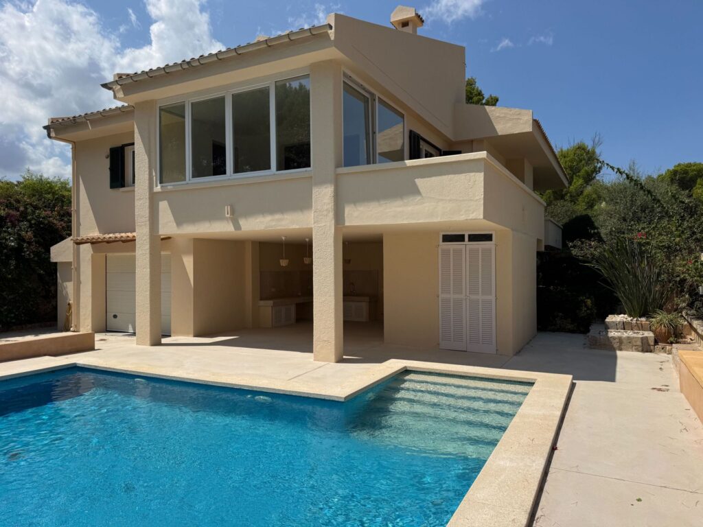 Refurbished 4-bed pool villa in Bonaire, Alcudia, Mallorca