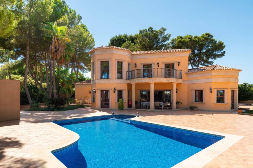 4-bed Mediterranean villa with pool and sea views in Sol de Mallorca Calvia Mallorca