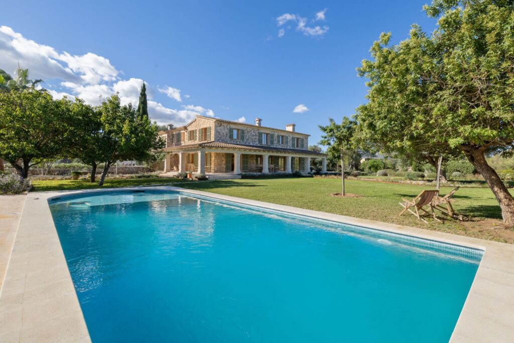 5-bed refurbished country villa with pool and mountain views between Pollensa and Alcudia, Mallorca