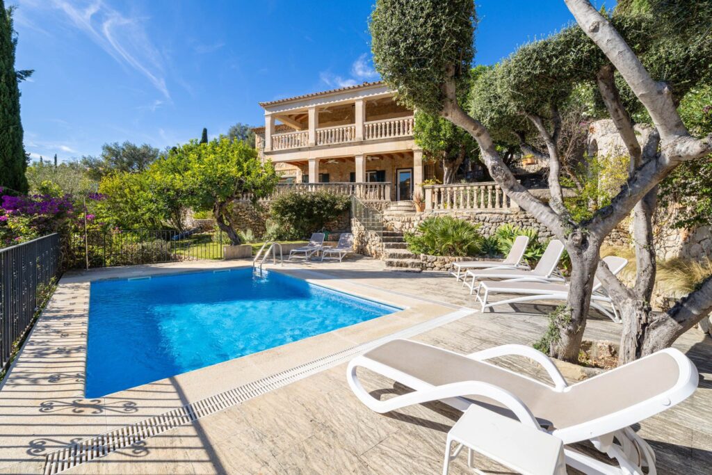 Traditional 4-bed villa with sea and mountain views on Calvari Steps, Pollensa, Mallorca