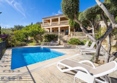 Traditional 4-bed villa with sea and mountain views on Calvari Steps, Pollensa, Mallorca