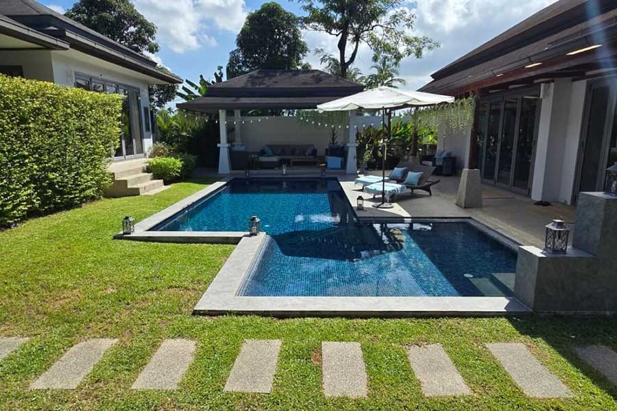 4-bed garden pool villa in Cherng Talay, Phuket near Laguna