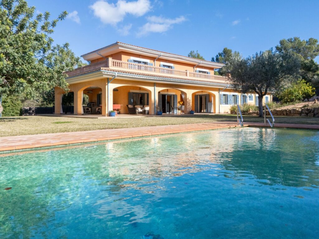 4-bed villa on 2664 sqm plot with pool in Nova Santa Ponsa, Mallorca