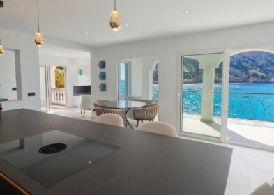 3-bed frontline apartment above the sea in Cala Llamp, Andratx, Mallorca