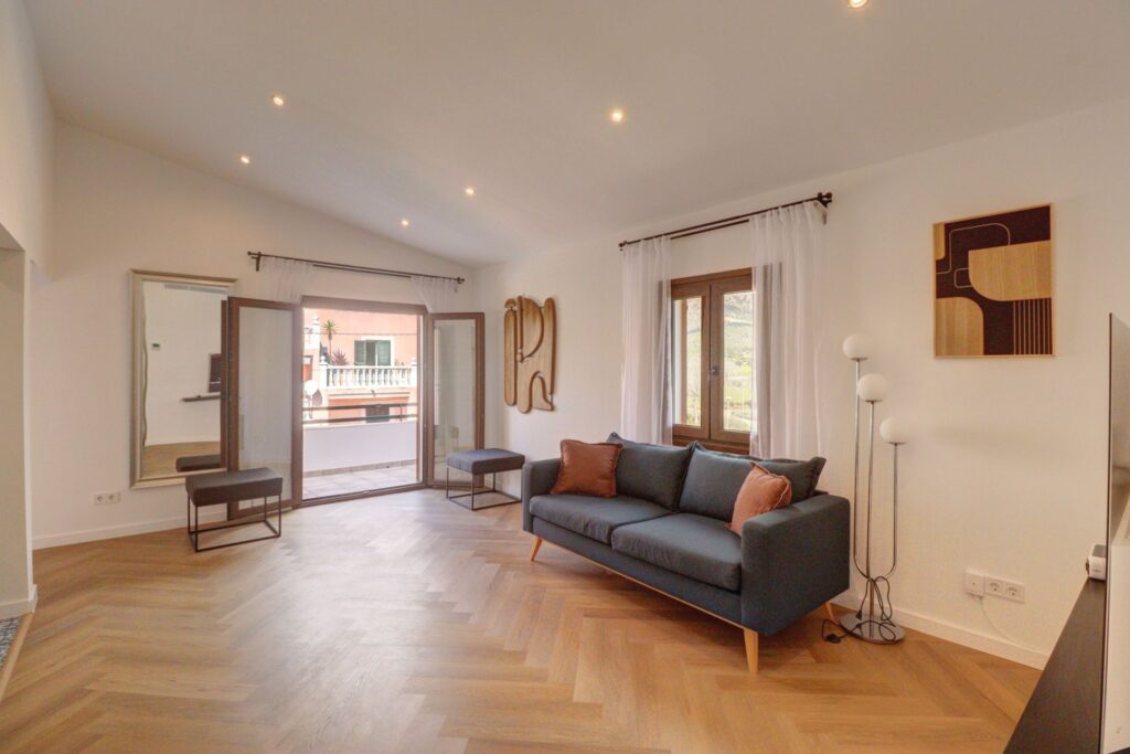 Reformed 2-bed apartment with rooftop terrace for sale in Palmanova, Calvia, Mallorca