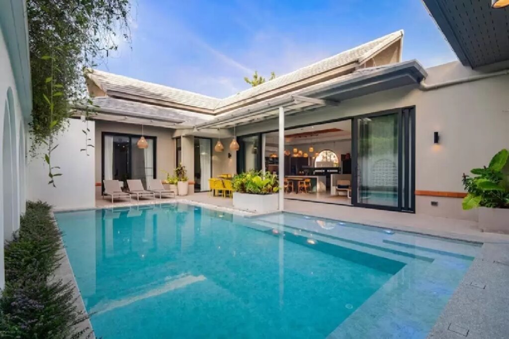 Resale pair of 4-bed pool villas for sale in Rawai, Phuket, 390 sqm each