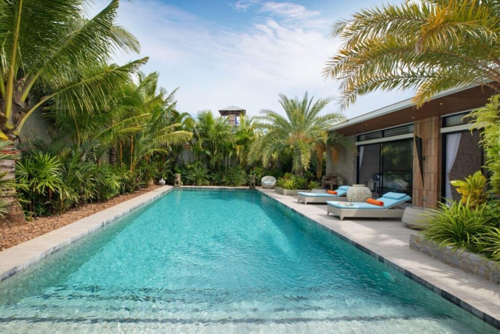 Resale 4-bed tropical pool villa for sale in Rawai, Phuket, 18x5m pool