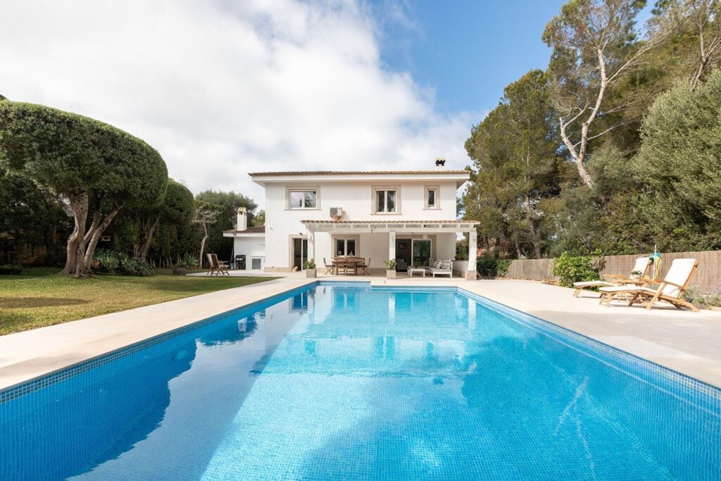 4-bed detached pool villa for sale in Nova Santa Ponsa, Mallorca, quiet cul-de-sac, ETV licence