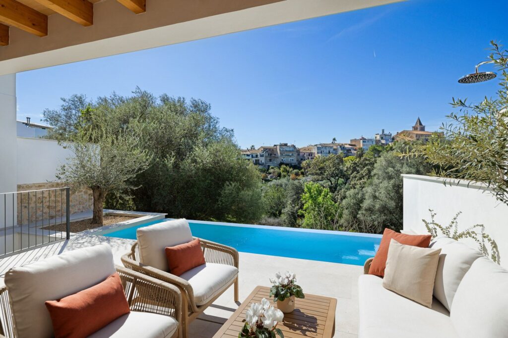 4-bed new townhouse with Tramuntana views and pool in Campanet, Mallorca
