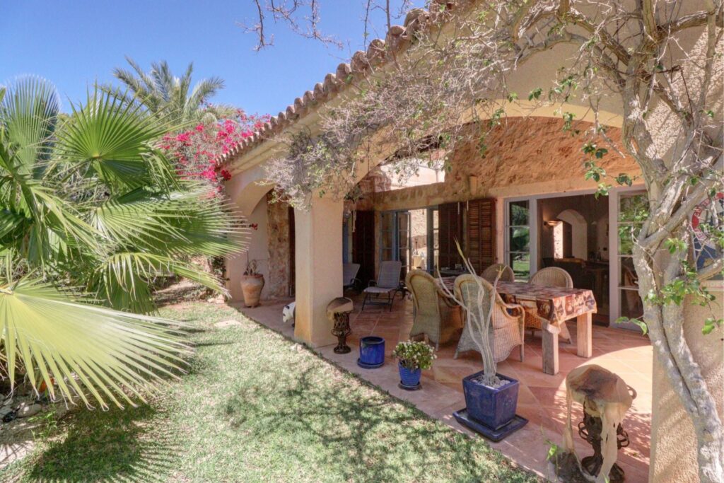 Stone-built 2-bed villa in Nova Santa Ponsa, Mallorca