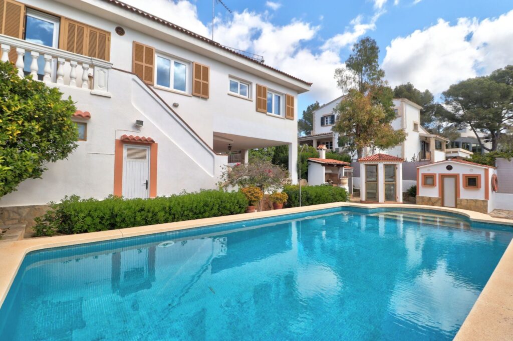 6-bed villa with pool and large plot in Santa Ponsa, Mallorca