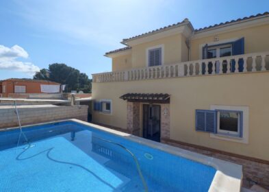 4-bed reformed villa with pool for sale in Paguera, Calvia, Mallorca, 10-min walk to beach
