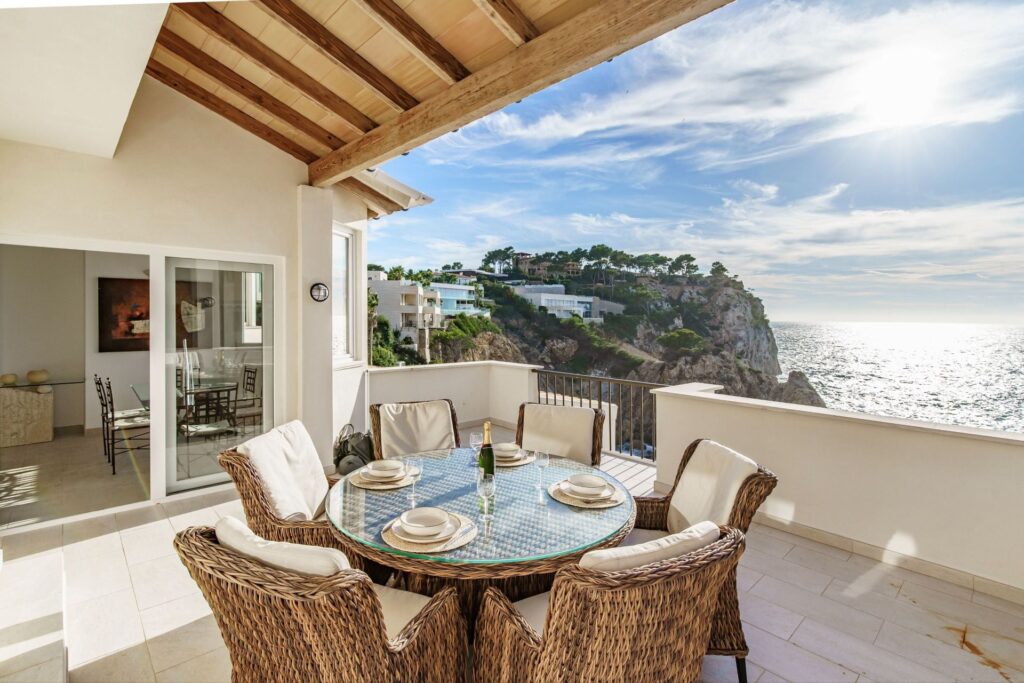Frontline 3-bed sea view apartment in Santa Ponsa, Calvia, Mallorca