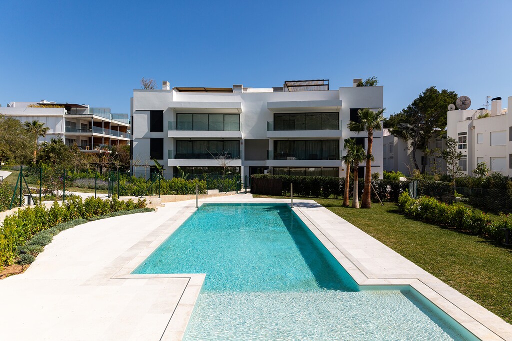 5-bed apartment with terrace and pool in Port de Pollensa, Mallorca