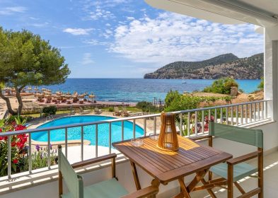 2-bed beachfront apartment in Camp de Mar, Andratx, Mallorca with sea views