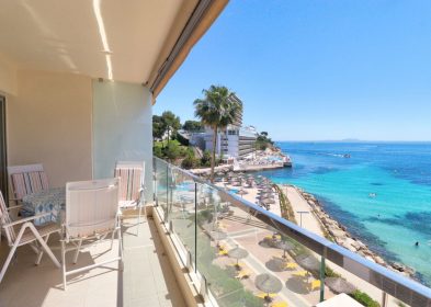 2-bed frontline apartment with sea views in Cala Vinyas, Calvia, Mallorca