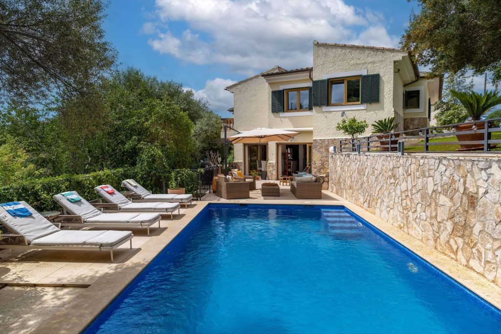 4-bed pool villa in Calvia village, Mallorca with private garden