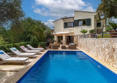 4-bed pool villa in Calvia village, Mallorca with private garden
