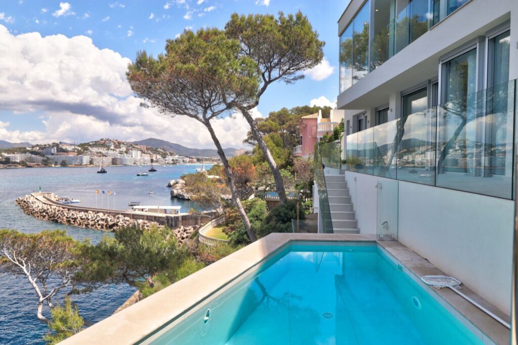 3-bed oceanfront villa with direct sea access in Santa Ponsa, Calvia, Mallorca